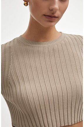 FEMME  KNITTED CROP TOP