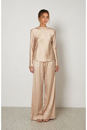 SLEEK DRAPPING BLOUSE