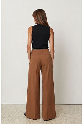 SLEEVELESS TURTLENECK