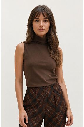 SLEEVELESS TURTLENECK