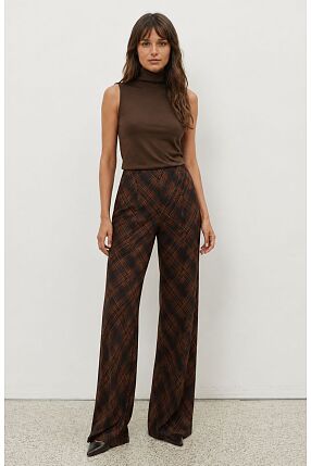 SLEEVELESS TURTLENECK
