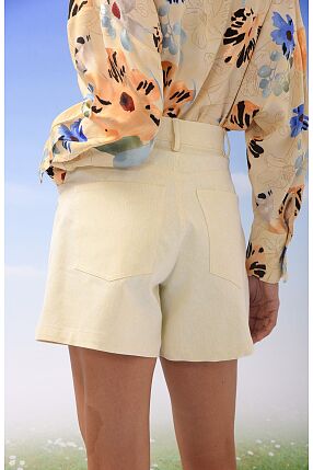 MOMENT SHORTS