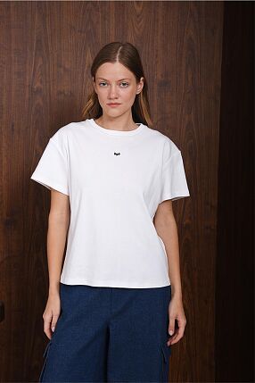 UNTOUCH TEE