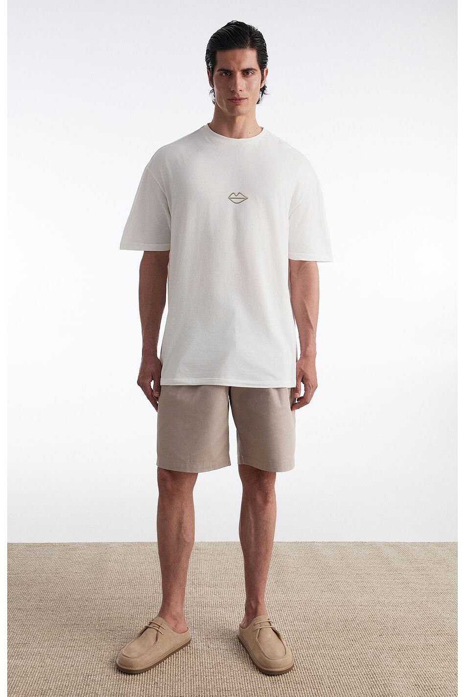 WE SHOULD KISS T-SHIRT