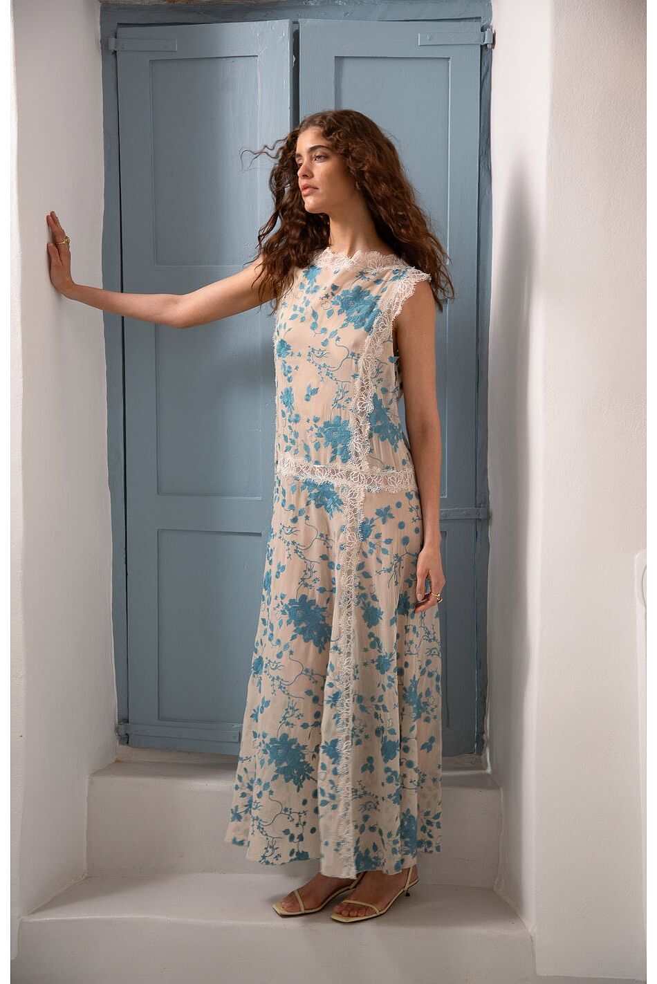 ARRIVAL DRESS