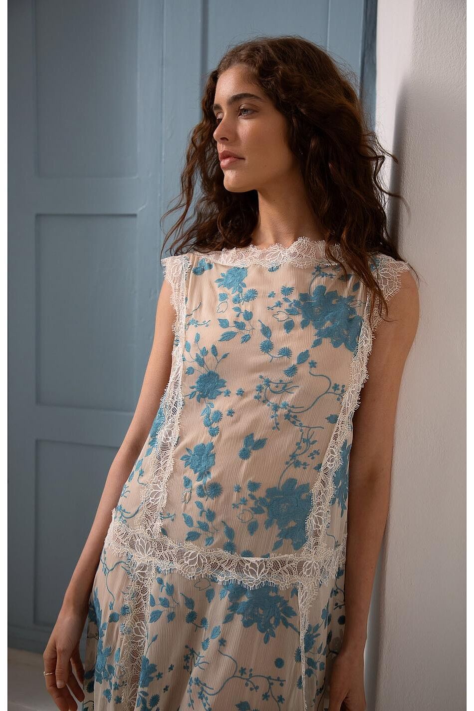 ARRIVAL DRESS