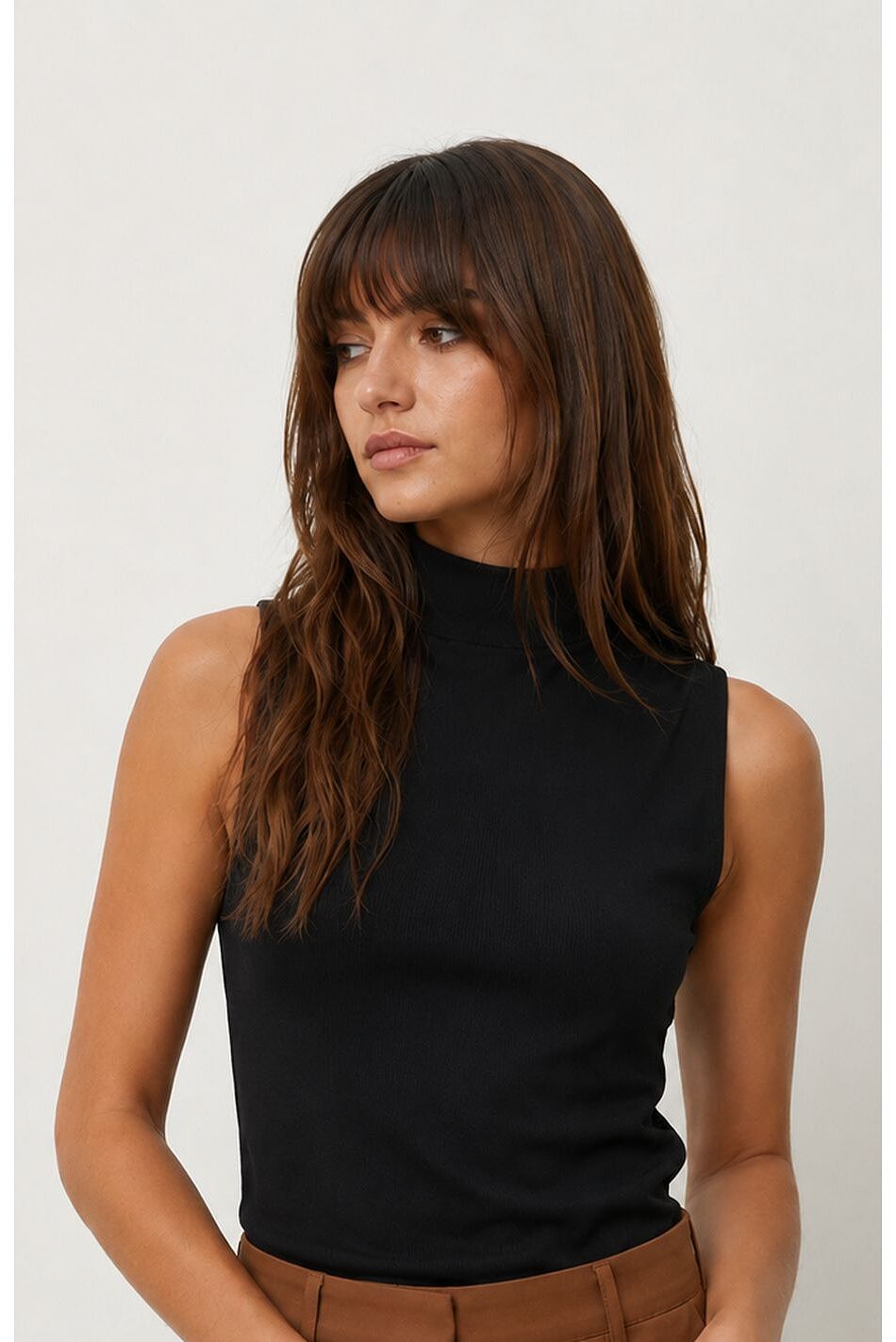 SLEEVELESS TURTLENECK