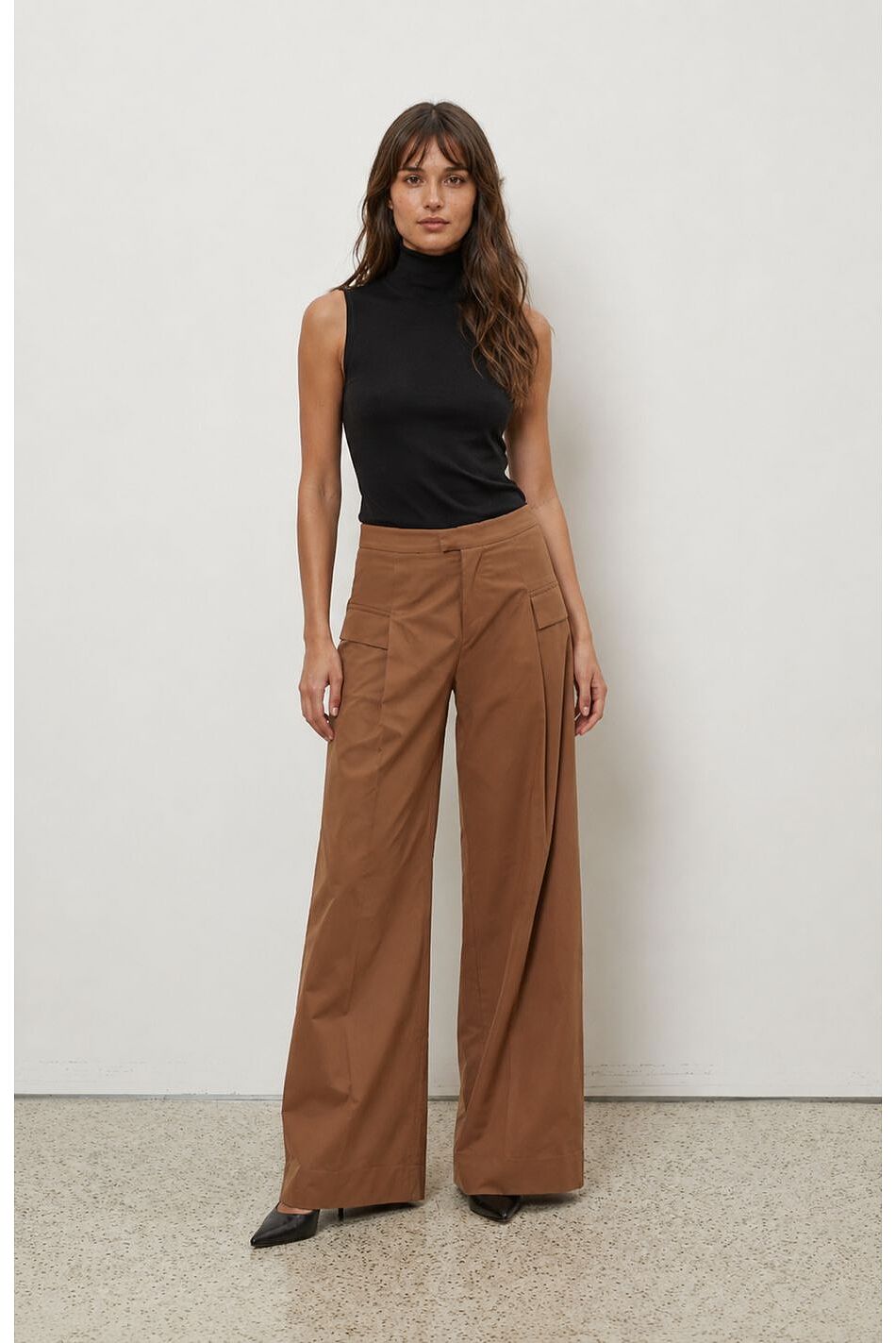 SLEEVELESS TURTLENECK
