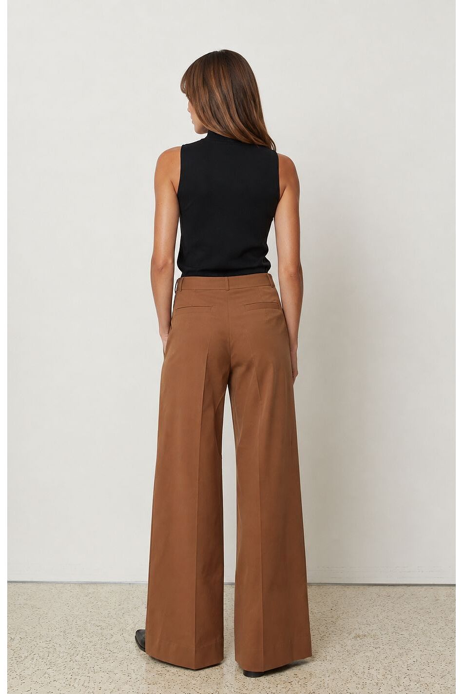 SLEEVELESS TURTLENECK