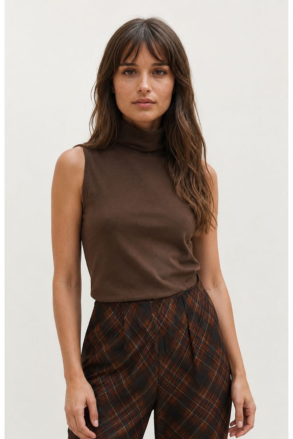 SLEEVELESS TURTLENECK