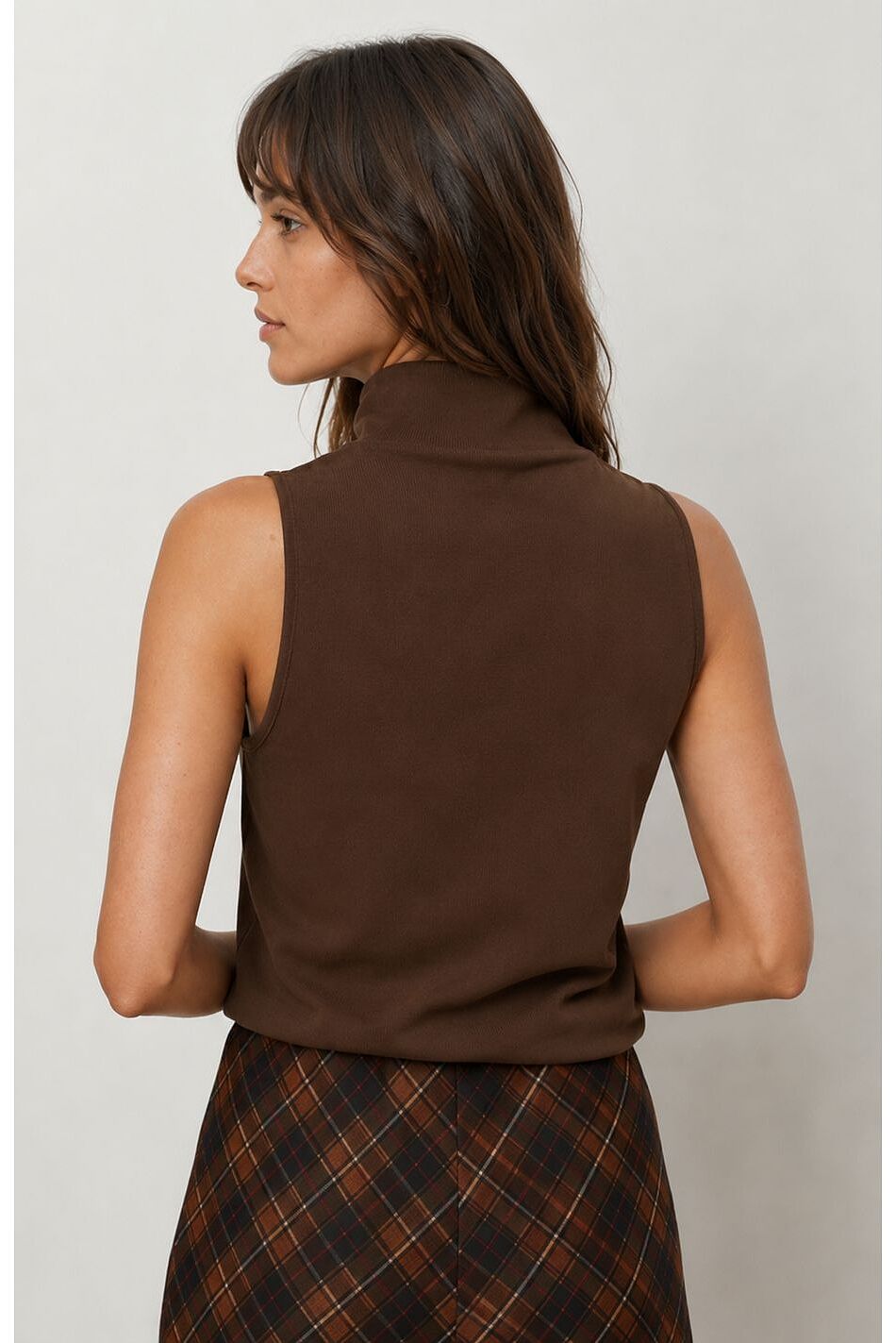 SLEEVELESS TURTLENECK