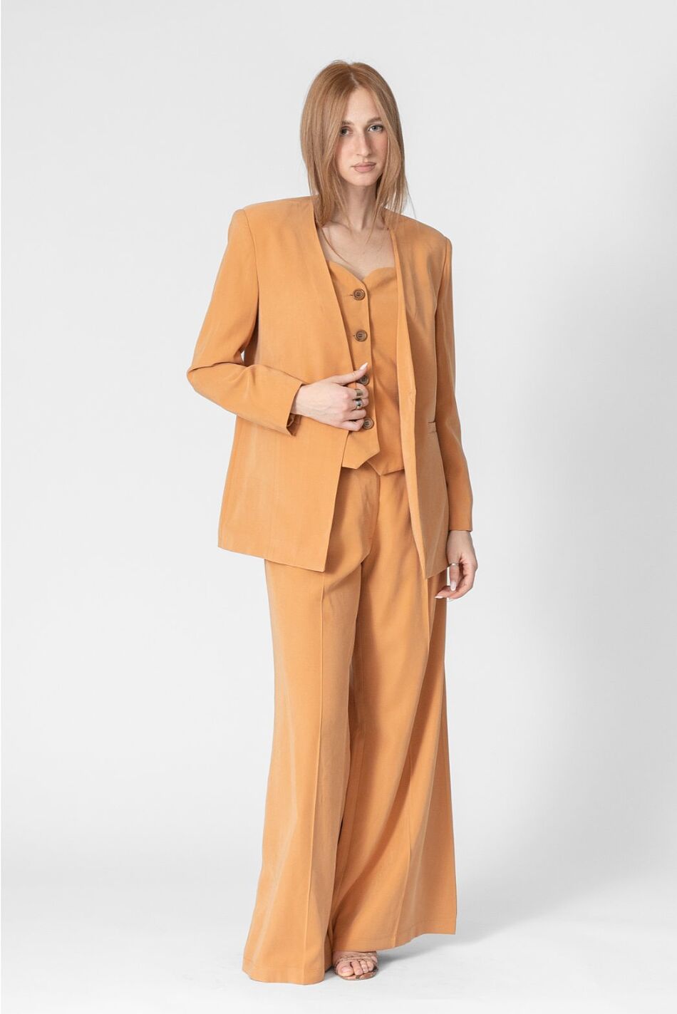 JACKET WITH BUTTON