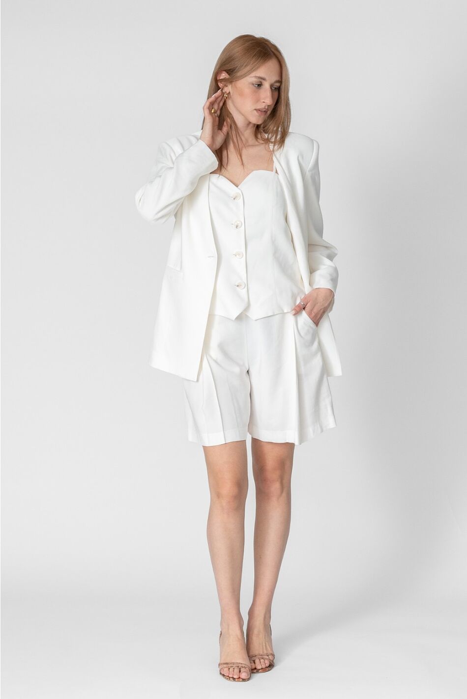 SHORTS WITH PLEAT