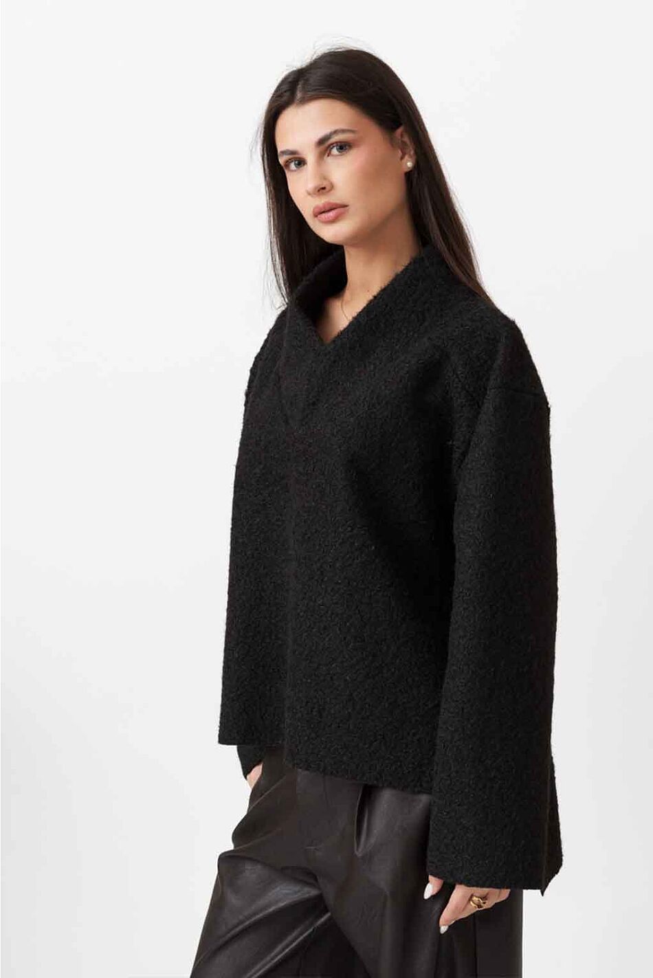 V NECK KNIT TOP