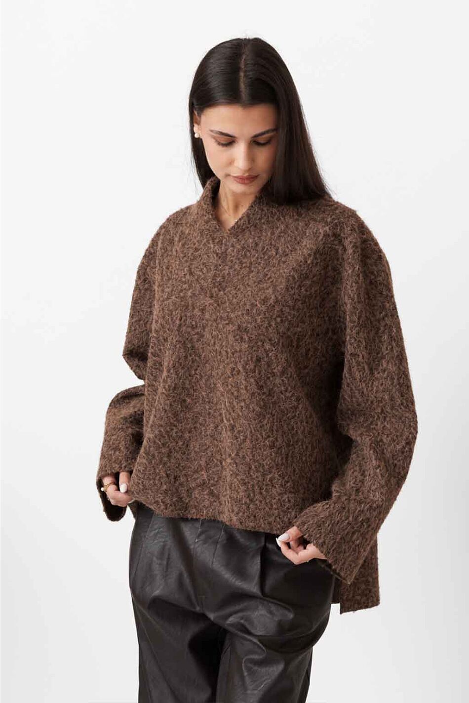 V NECK KNIT TOP