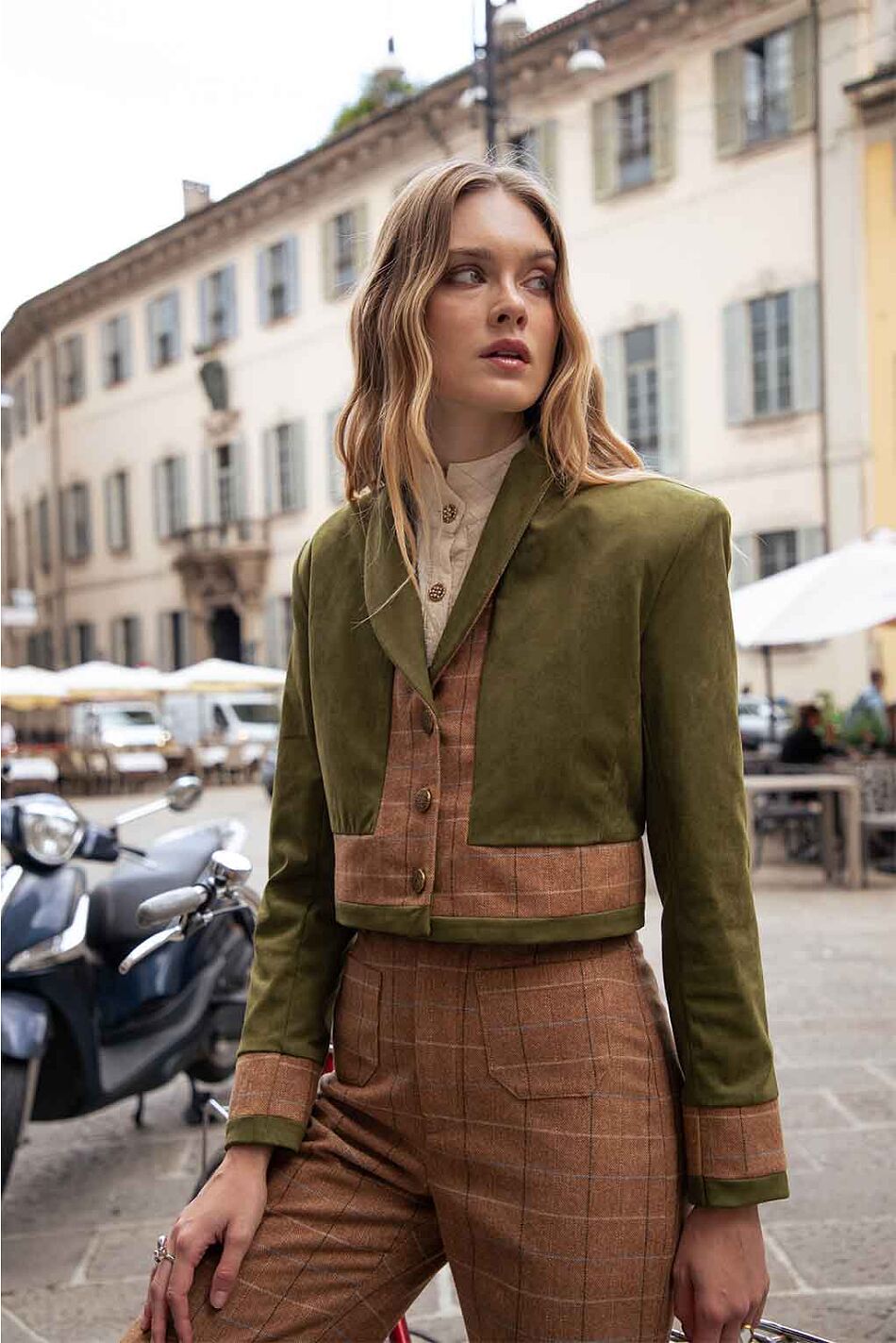 FEATHER CROPPED JACKET