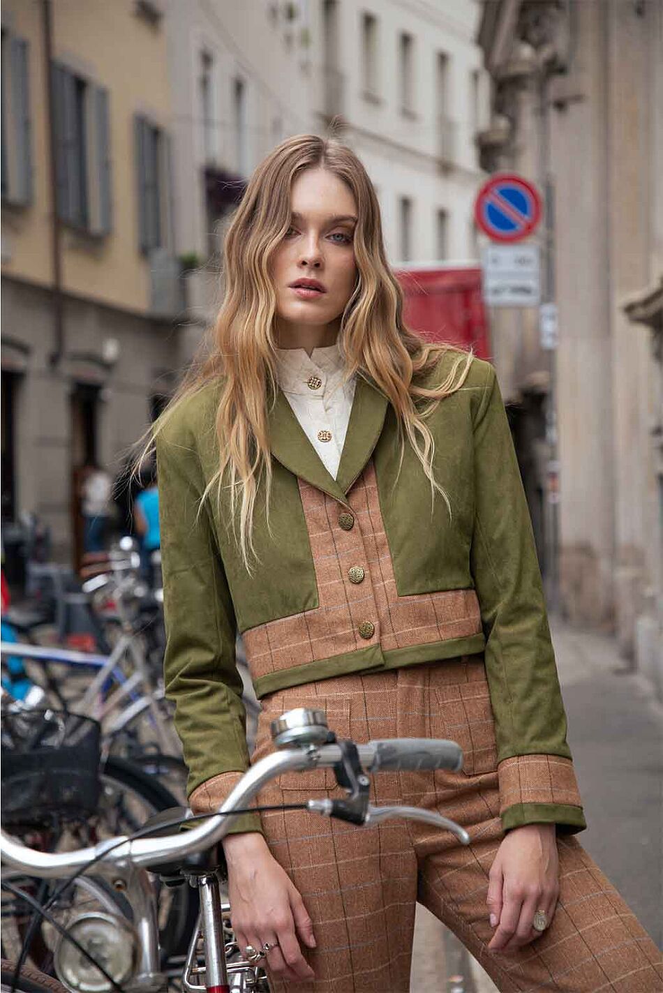 FEATHER CROPPED JACKET