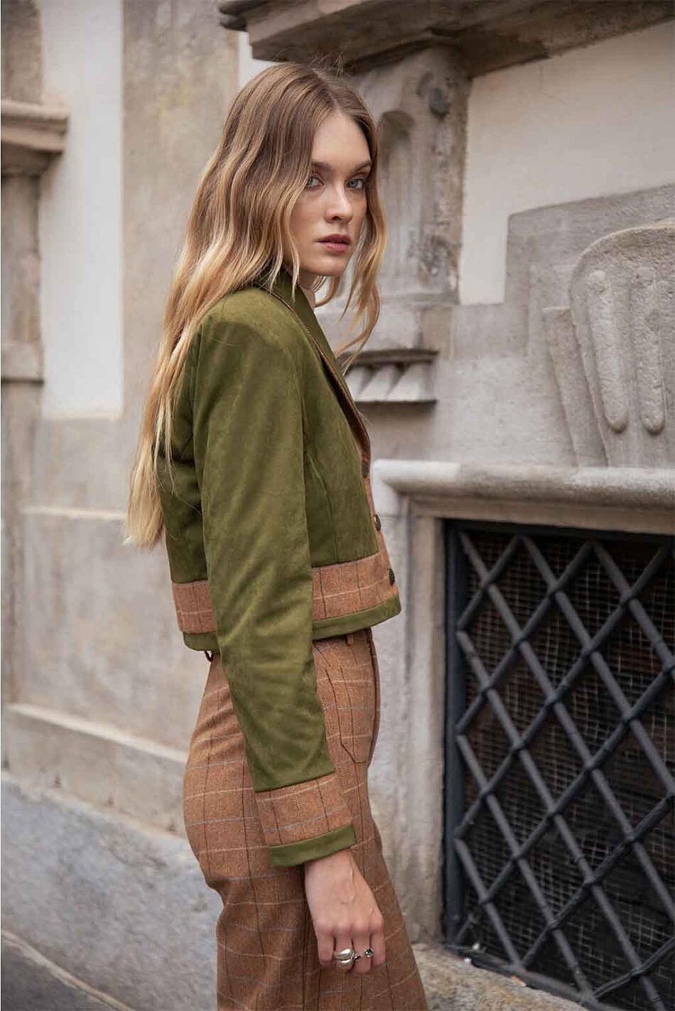 FEATHER CROPPED JACKET