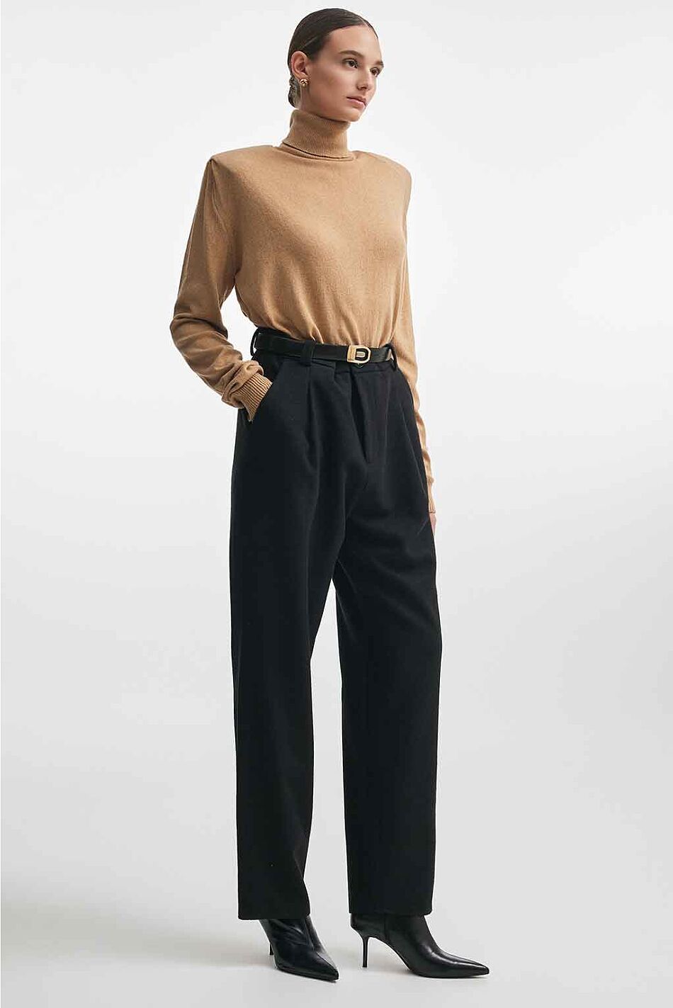 BASICK KNITTED BLOUSE
