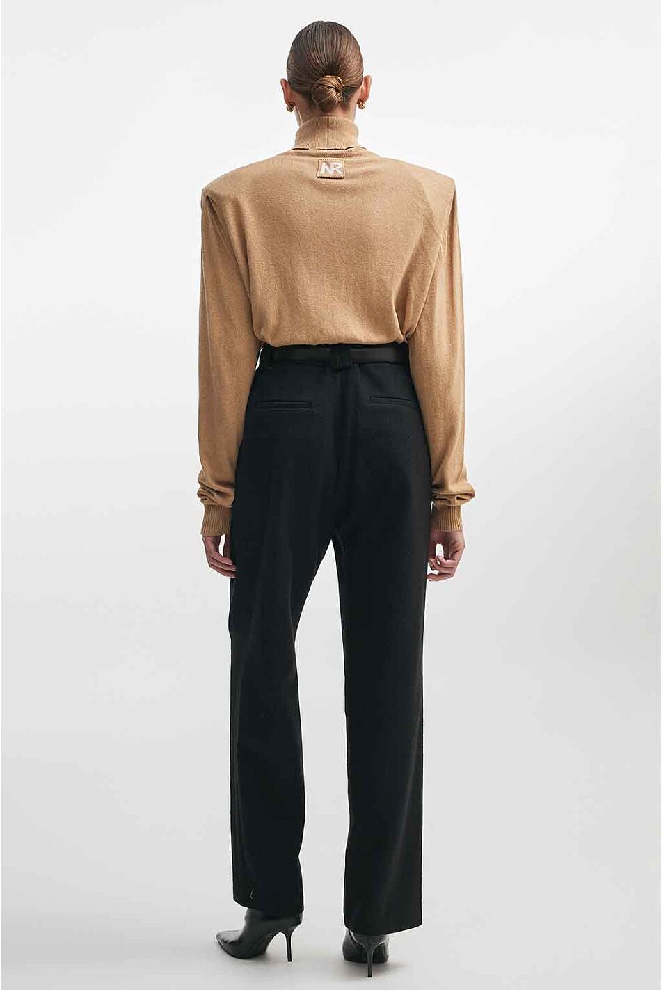 BASICK KNITTED BLOUSE