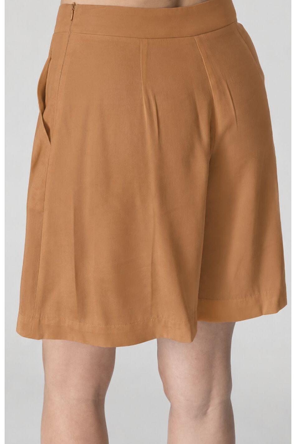 SHORTS WITH PLEAT