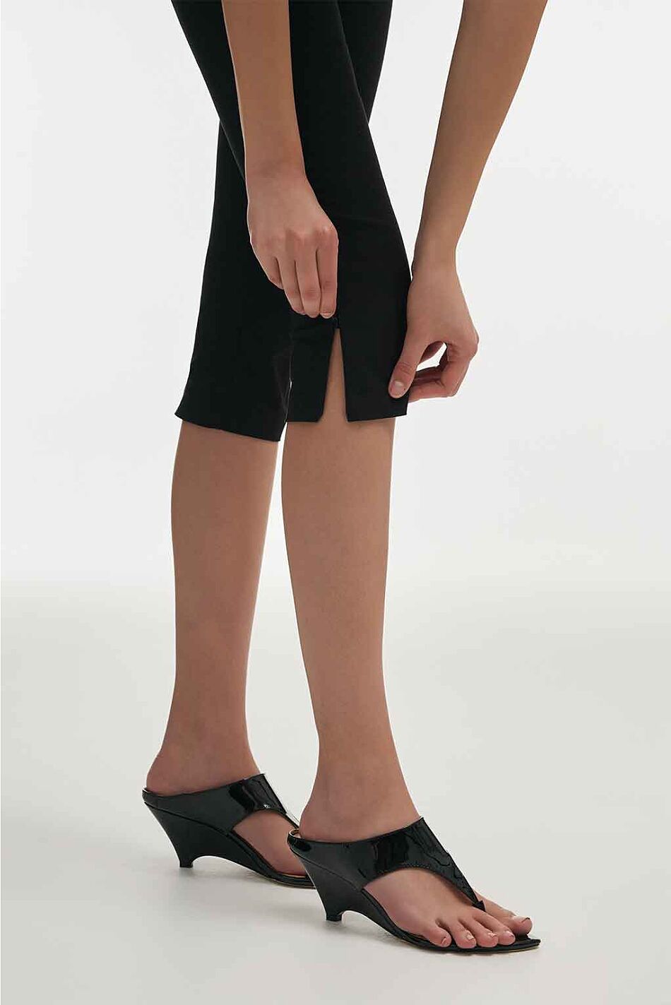 LOLITA CAPRI TROUSERS