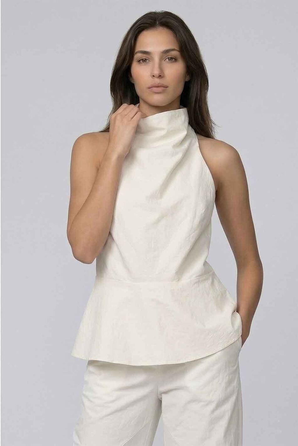 SHAPE HALTER TOP