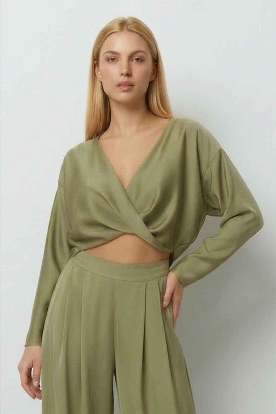 TWISTED BLOUSE