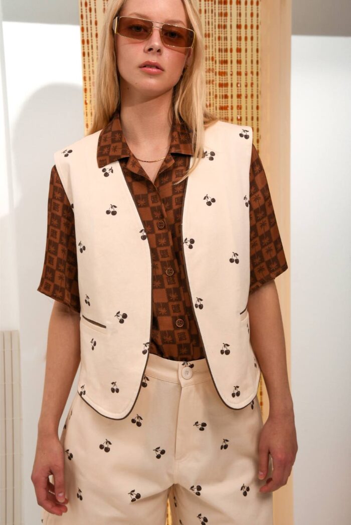 CHERRY ISLAND VEST - Image 2