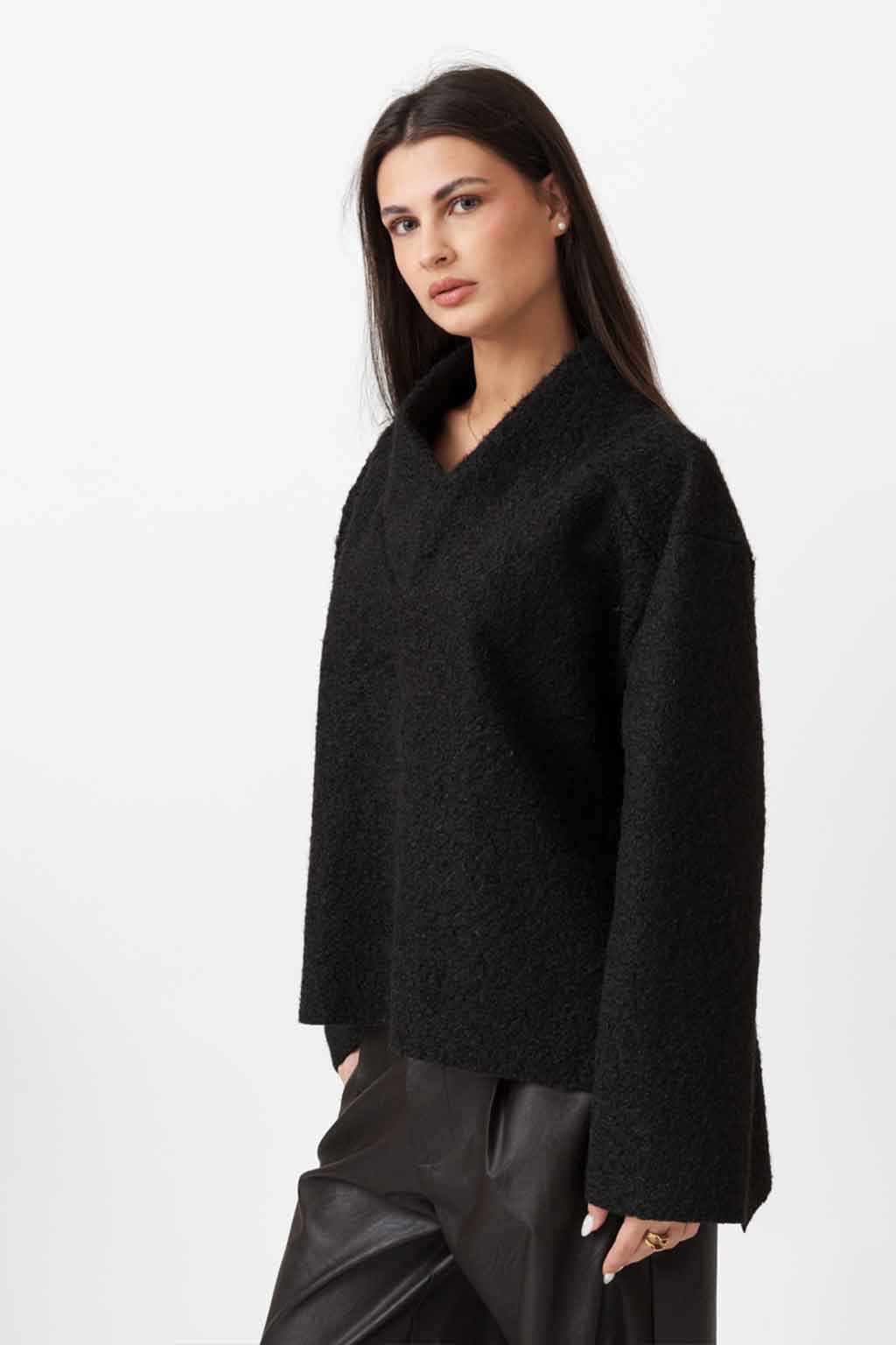 V NECK KNIT TOP V NECK KNIT TOP