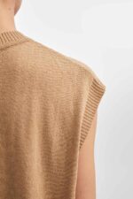 BASICK KNITTED VEST M/W - Image 18