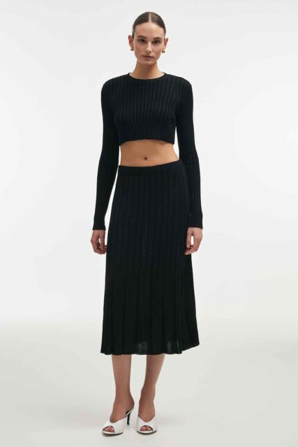 FEMME  KNITTED CROP TOP